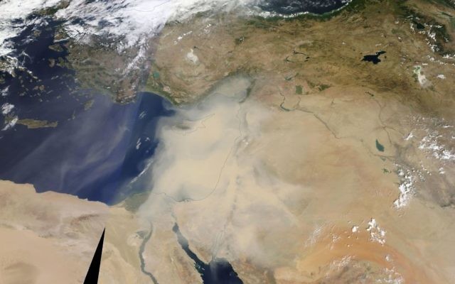 Une photo satellite du Moyen-Orient au cours d'une tempête de sable le 8 septembre 2015 (Capture d'écran: NASA) Une photo satellite du Moyen-Orient au cours d'une tempête de sable le 8 septembre 2015 (Capture d'écran: NASA)