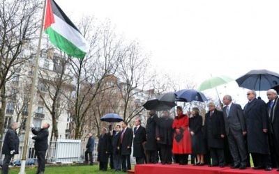 Cérémonie officielle de levée du drapeau palestinien devant le siège de l'Organisation des Nations unies pour l'éducation, la science et la culture (UNESCO) à Paris, pour marquer la pleine admission de la Palestine en tant que 195e membre de l'organisation en décembre 2011. (Crédit : ONU/UNESCO/Danica Bijeljac ) Cérémonie officielle de levée du drapeau palestinien devant le siège de l'Organisation des Nations unies pour l'éducation, la science et la culture (UNESCO) à Paris, pour marquer la pleine admission de la Palestine en tant que 195e membre de l'organisation en décembre 2011. (Crédit : ONU/UNESCO/Danica Bijeljac )