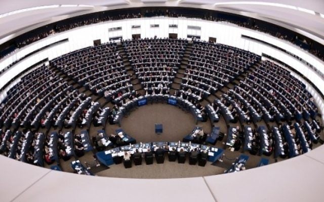 Les membres du Parlement européen à Strasbourg, le 17 décembre 2014. (Crédit : Frederick Florin/AFP) Les membres du Parlement européen à Strasbourg, le 17 décembre 2014. (Crédit : Frederick Florin/AFP)