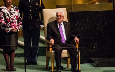 Le président de l'Autorité palestinienne Mahmoud Abbas attend de prendre la parole à l'Assemblée générale des Nations unies le 30 septembre 2015 New York City (Andrew Burton / Getty Images / AFP) Le président de l'Autorité palestinienne Mahmoud Abbas attend de prendre la parole à l'Assemblée générale des Nations unies le 30 septembre 2015 New York City (Andrew Burton / Getty Images / AFP)