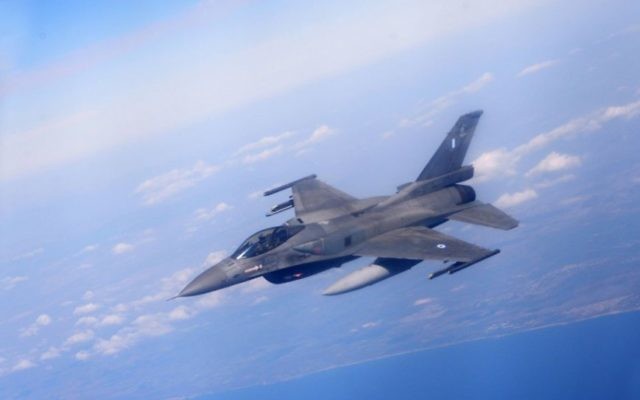 Un F-16 israélien durant l'exercice "Drapeau bleu" qui rassemble les Armées de l’Air israélienne, américaine, grecque et polonaise contre un État ennemi fictif (Crédit : Armée de l'air israélienne) Un F-16 israélien durant l'exercice "Drapeau bleu" qui rassemble les Armées de l’Air israélienne, américaine, grecque et polonaise contre un État ennemi fictif (Crédit : Armée de l'air israélienne)