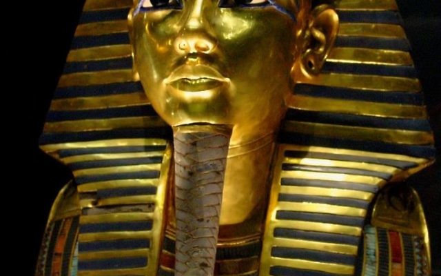 Masque funéraire en or de Toutânkhamon (CC Wikipedia - musée égyptien du Caire). Masque funéraire en or de Toutânkhamon (CC Wikipedia - musée égyptien du Caire).