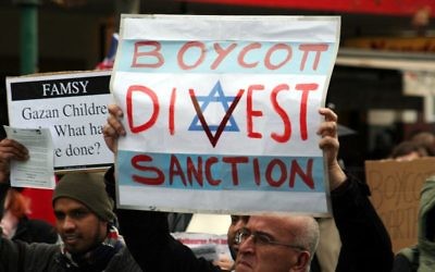 Manifestants appelant à boycotter Israël. Illustration. (Crédit : WikiCommons)