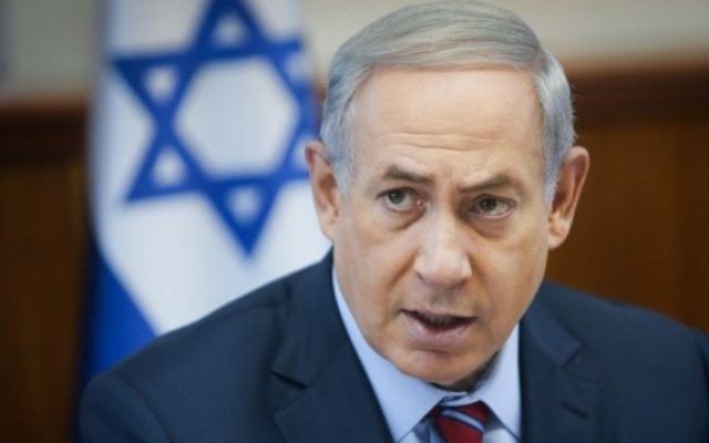 Le Premier ministre Benjamin Netanyahu à la réunion hebdomadaire du gouvernement à Jérusalem, le 25 octobre 2015 (Crédit : Alex Kolomoisky / Pool) Le Premier ministre Benjamin Netanyahu à la réunion hebdomadaire du gouvernement à Jérusalem, le 25 octobre 2015 (Crédit : Alex Kolomoisky / Pool)