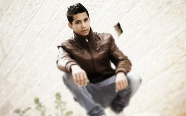 Muhannad Halabi, 19 ans, a été identifié comme le terroriste qui a poignardé deux Israéliens à mort à Jérusalem le 3 octobre 2015 (Crédit : Facebook) Muhannad Halabi, 19 ans, a été identifié comme le terroriste qui a poignardé deux Israéliens à mort à Jérusalem le 3 octobre 2015 (Crédit : Facebook)