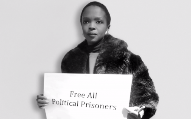 Lauryn Hill dans une vidéo intitulée "Quand je les vois, je nous vois" (Crédit : capture d'écran: YouTube)