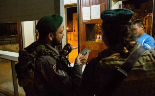 Le checkpoint Tzalbanit dans la ville de Hébron- à proximité du tombeau des Patriarches- en Cisjordanie (Crédit : police)