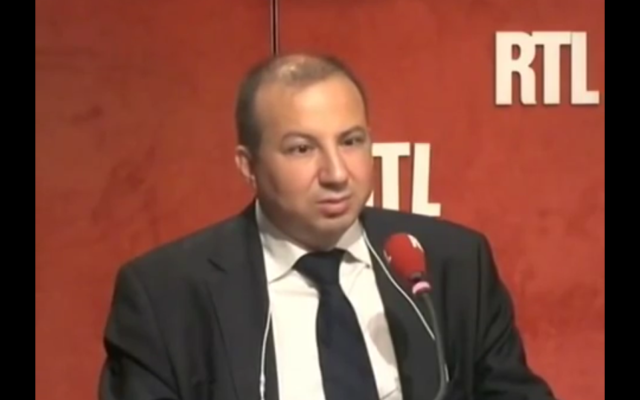 Capture d'écran YouTube : Hamou Bouakkaz, auteur de Aveugle, arabe et homme politique