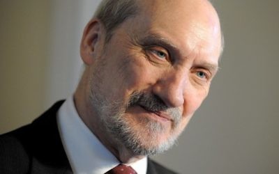 Antoni Macierewicz, ministre polonais de la Défense, le 19 mars 2015. (Crédit : Marcia Obara/PAP/AFP)