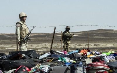 Les effets personnels des victimes du crash de l'avion russe, le 4 novembre 2015 (Crédit : AFP)