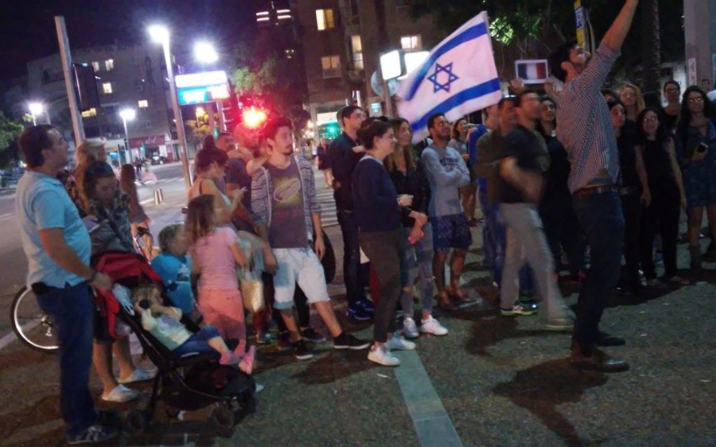 Rassemblement à Tel Aviv en soutien pour Paris, le 14 novembre 2014 (Crédit : Simona Weinglass/Times of Israel))