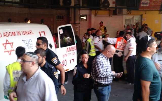 Scène de l'attaque au couteau à Tel Aviv, le 19 novembre 2015 (Crédit : Judah Ari Gross/Times of Israel)