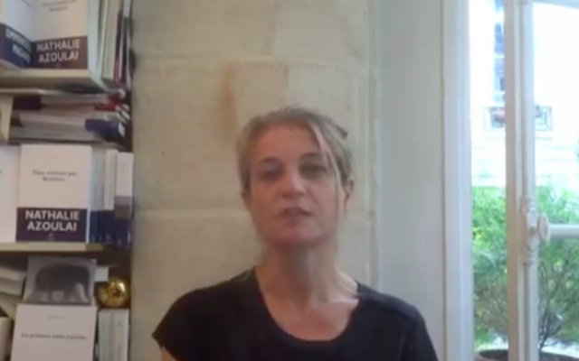 Nathalie Azoulai raconte son livre 'Titus n'aimait pas Bérénice', le 24 juin 2015 (Crédit : capture d’écran YouTube) Nathalie Azoulai raconte son livre 'Titus n'aimait pas Bérénice', le 24 juin 2015 (Crédit : capture d’écran YouTube)