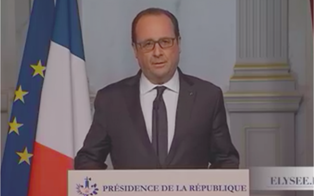 Le président français François Hollande s'adresse à la nation après les attentats de Paris, le 13 novembre 2015. (Crédit : Facebook/Elysée) Le président français François Hollande s'adresse à la nation après les attentats de Paris, le 13 novembre 2015. (Crédit : Facebook/Elysée)