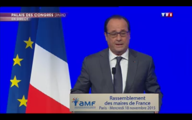 Capture d’écran François Hollande s'exprime devant es maires de France au Palais des Congrès (Crédit : TF1)