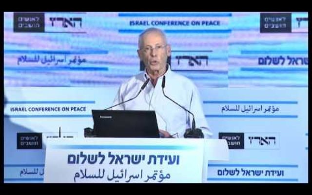 Le depute Likud Benny Begin à la conférence pour la paix du quotidien Haaretz à Tel Aviv le 12 novembre 2015 (Capture d'écran: YouTube) Le depute Likud Benny Begin à la conférence pour la paix du quotidien Haaretz à Tel Aviv le 12 novembre 2015 (Capture d'écran: YouTube)