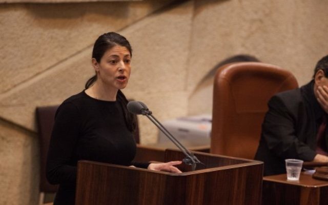 Merav Michaeli, députée de l'Union sioniste, à la Knesset, le 27 février 2013. (Crédit : Flash90) Merav Michaeli, députée de l'Union sioniste, à la Knesset, le 27 février 2013. (Crédit : Flash90)