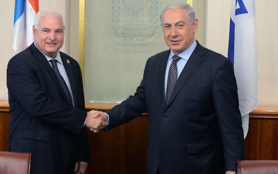 Le Premier ministre Benjamin Netanyahu rencontre le président du Panama, Ricardo Martinelli, à Jérusalem, le 29 mai 2014 (Crédit : Kobi Gideon / GPO / Flash90)