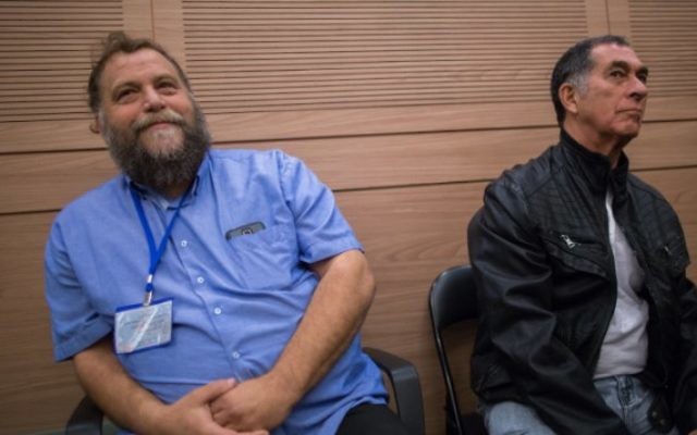 Le dirigeant de Lehava, Bentzi Gopstein, lors d'une réunion de la commission des Affaires intérieures à la Knesset, le 10 novembre 2015. (Crédit : Yonatan Sindel/Flash90) Le dirigeant de Lehava, Bentzi Gopstein, lors d'une réunion de la commission des Affaires intérieures à la Knesset, le 10 novembre 2015. (Crédit : Yonatan Sindel/Flash90)