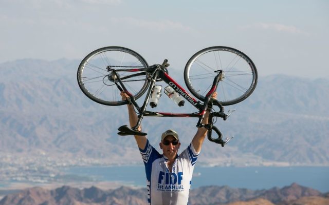 Jorde Nathan d'Highland Park, devant la descente vers Eilat (Crédit : FIDF)