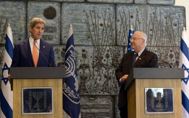 Reuven Rivlin et John Kerry (Crédit : Mark Neyman (GPO)) Reuven Rivlin et John Kerry (Crédit : Mark Neyman (GPO))