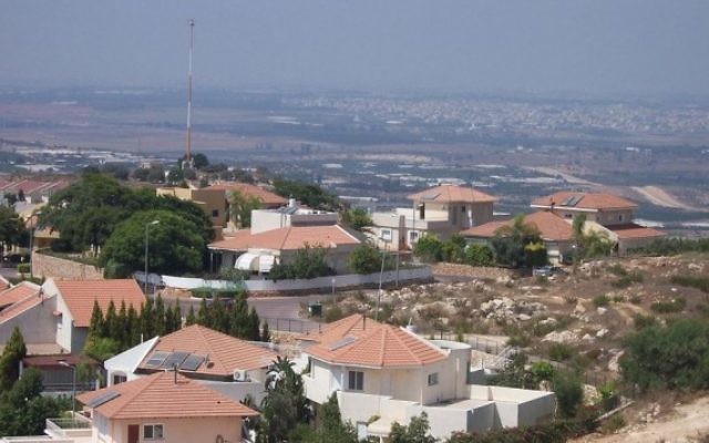 L'implantation d'Alfe Menashe en Cisjordanie (Crédit : Wikimedia Commons/Jonathan Schilling/CC BY-SA 3.0)