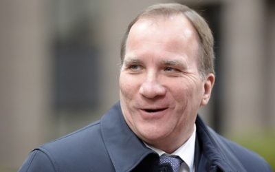 Le Premier ministre de la Suède Stefan Lofven arrivant à un sommet sur les relations entre l'Union européenne et la Turquie et sur la gestion de la crise de la migration, le 29 novembre 2015 à Bruxelles (Crédit : Thierry Charlier / AFP)