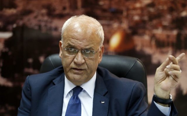 Saeb Erekat, secrétaire général de l'Organisation de la libération de la Palestine (OLP), à Ramallah, le 23 novembre 2015. (Crédit : Abbas Momani/AFP)