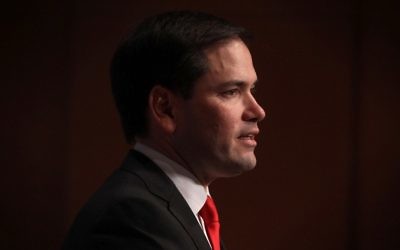 Le sénateur républicain de Floride Marco Rubio lors de son discours devant la Coalition juive républicaine au Ronald Reagan Building, à Washington, D.C., le 3 décembre 2015. (Crédit :  Alex Wong/Getty Images/AFP)