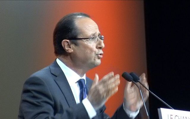 François Hollande, alors candidat du Parti socialiste et du Parti radical de gauche pour l'élection présidentielle de 2012, au meeting socialiste de Besançon du 10 avril 2012. (Crédit : Wikimedia commons/CC.BY SA 3.0) François Hollande, alors candidat du Parti socialiste et du Parti radical de gauche pour l'élection présidentielle de 2012, au meeting socialiste de Besançon du 10 avril 2012. (Crédit : Wikimedia commons/CC.BY SA 3.0)
