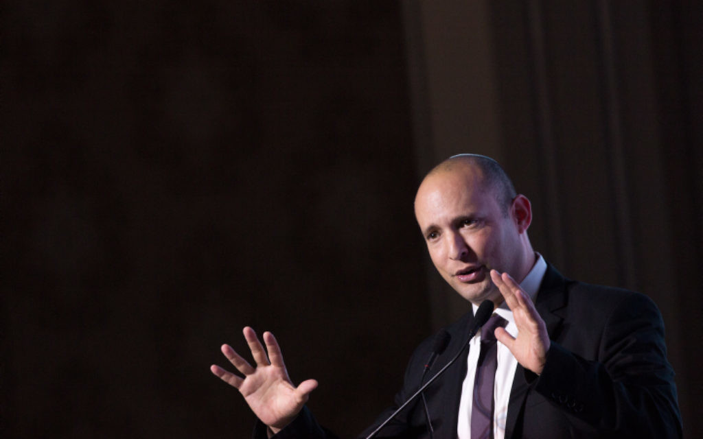 Le ministre de l'Éducation, Naftali Bennett, à la Conférence diplomatique du Jerusalem Post, à l'hôtel Waldorf Astoria à Jérusalem, le 18 novembre 2015 (Crédit : Miriam Alster / Flash90) Le ministre de l'Éducation, Naftali Bennett, à la Conférence diplomatique du Jerusalem Post, à l'hôtel Waldorf Astoria à Jérusalem, le 18 novembre 2015 (Crédit : Miriam Alster / Flash90)
