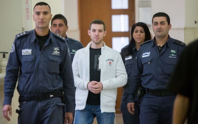 Yitzhak Gabai, un membre de l'organisation d'extrême droite Lehava à la cour de district de Jérusalem, le 1er décembre 2015 (Crédit : Yonatan Sindel / Flash90) Yitzhak Gabai, un membre de l'organisation d'extrême droite Lehava à la cour de district de Jérusalem, le 1er décembre 2015 (Crédit : Yonatan Sindel / Flash90)