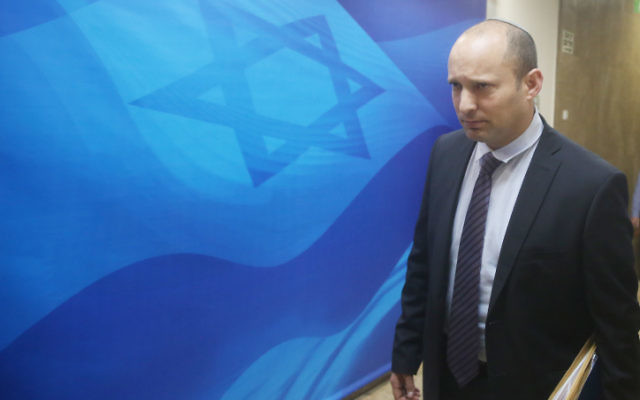 Le ministre de l'Éducation Naftali Bennet à Jérusalem le 27 décembre 2015 (Crédit : Marc Israël Sellem / POOL)