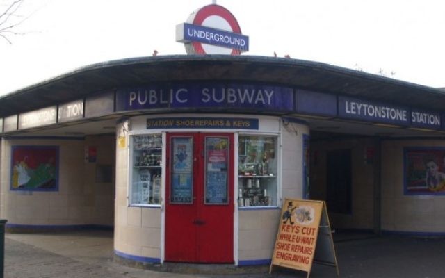 Illustration de l'entrée de la station de métro Leytonstone à Londres (Crédit : Sunil060902 / Wikipedia)