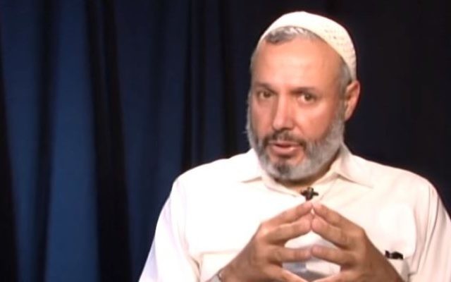 Omer Salem, professeur et promoteur de la coexistence entre Juifs et Arabes de l'université de Yale (Crédit : YouTube / OnepeopleOneworldmed)