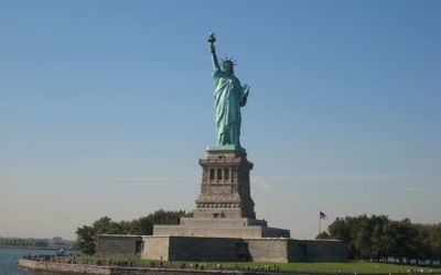 Vue sur la Statue de la Liberté à New York (Crédit : Wikimedia commons)