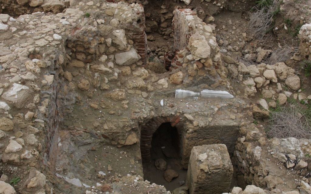 Des bains à Tel Yavne Yam (Crédit : Shmuel Bar-Am)