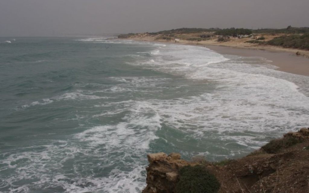 La côte de Palmachim (Crédit : Shmuel Bar-Am)