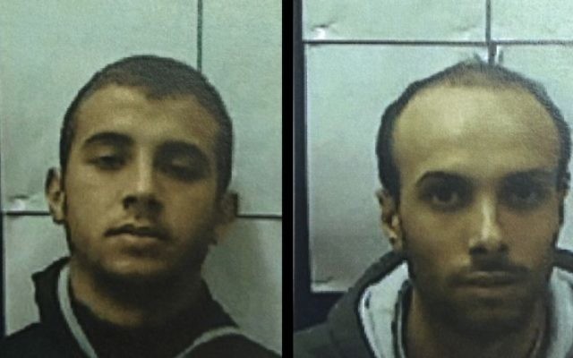 Muhammad Omar Bader Hassan, à gauche, et son cousin, Ahmad Talal Ahmad Saidah, ont été inculpés par un tribunal  de Nazareth pour soutenir et avoir tenté de rejoindre l'Etat islamique, ainsi que pour la planification de mener des attaques terroristes en Israël, le 24 cécembre 2015  (Photos: Shin Bet)