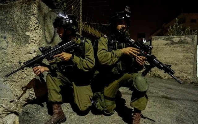 Des soldats de la brigade régionale Etzion lors d'une opération en Cisjordanie, le 7 octobre 2015 (Tsahal) Des soldats de la brigade régionale Etzion lors d'une opération en Cisjordanie, le 7 octobre 2015 (Tsahal)