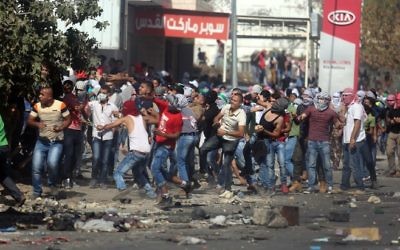 Le point de contrôle de Hawara, dans le sud de la ville de Naplouse en Cisjordanie, a été un point sensible pour la violence palestinienne, le 11 octobre 2015 (Crédit : FLASH90)