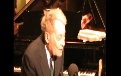 Andreja Preger, un pianiste renommé et un activiste communautaire juif qui a survécu à l'Holocauste et qui faisait partie des Partisans antinazis de la Yougoslavie, en 2011 (Crédit : Capture d'écran YouTube)