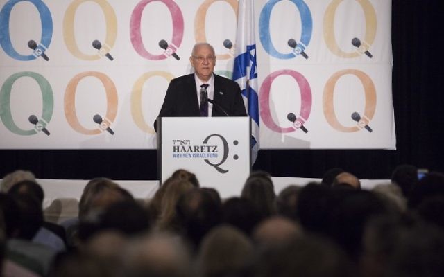 Le président Reuven Rivlin à la conférence Haaretz à New York, le 13 décembre 2015. (Crédit : Amir Levy/Flash90)