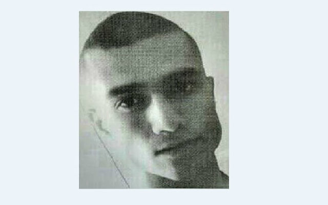 Le soldat Menachem Mendel 'Mendy' Mazryova, 19 ans, de Bat Yam qui a disparu, est décrit comme étant maigre et fait une taille d'1 mètre 76, avec des cheveux noirs et les yeux bruns (Crédit : Israël Police / Facebook) Le soldat Menachem Mendel 'Mendy' Mazryova, 19 ans, de Bat Yam qui a disparu, est décrit comme étant maigre et fait une taille d'1 mètre 76, avec des cheveux noirs et les yeux bruns (Crédit : Israël Police / Facebook)