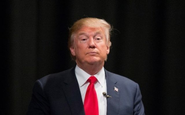 Le candidat aux primaires du parti républicain pour la présidentielle Donald Trump à une réunion éléctorale à Newton dans l'Iowa, le 19 novembre 2015 (Crédit photo: Scott Olson / Getty Images / AFP) Le candidat aux primaires du parti républicain pour la présidentielle Donald Trump à une réunion éléctorale à Newton dans l'Iowa, le 19 novembre 2015 (Crédit photo: Scott Olson / Getty Images / AFP)