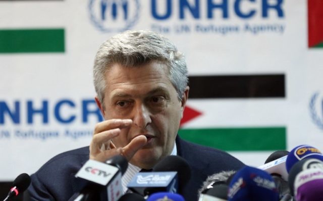 Filippo Grandi, le haut Commissaire des Nations unies pour les réfugiés, parle lors d'une conférence de presse au camp de réfugiés de Zaatari, près de la ville jordanienne de Mafraq le 18 janvier 2016 (Crédit : AFP / KHALIL Mazraani)