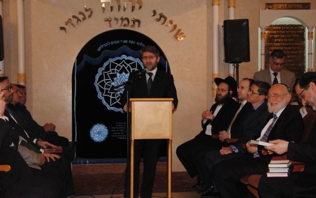 Haim Korsia à la synagogue de Vincennes (Crédit : Charlotte Guimbert)