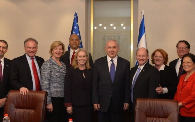 Une rencontre entre le Premier ministre Benjamin Netanyahu et une délégation de sénateurs américains, dirigée par la sénaterice Kirsten Gillibrand, à Jérusalem, le 6 janvier 2016 (Crédit : Haim Zach / GPO / Flash90)