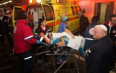 Scène de l'attaque au couteau à Beit Horon le 25 janvier 2016 (Crédit : Yonathan Sindel/Flash 90) Scène de l'attaque au couteau à Beit Horon le 25 janvier 2016 (Crédit : Yonathan Sindel/Flash 90)