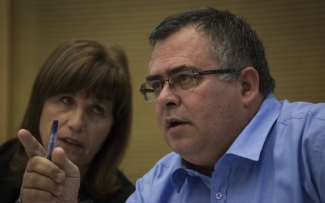 David Bitan à la Knesset, le 26 octobre 2015. (Crédit : Hadas Parush/Flash90) David Bitan à la Knesset, le 26 octobre 2015. (Crédit : Hadas Parush/Flash90)